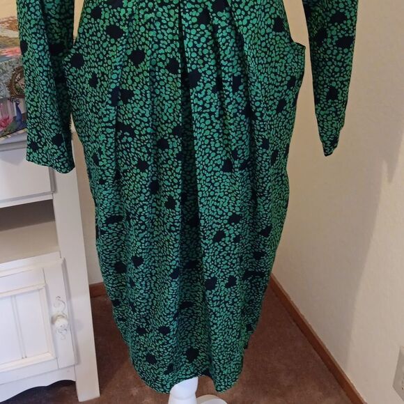 Em Elle Vintage Green and Black Silk Dress. - Picture 4 of 11